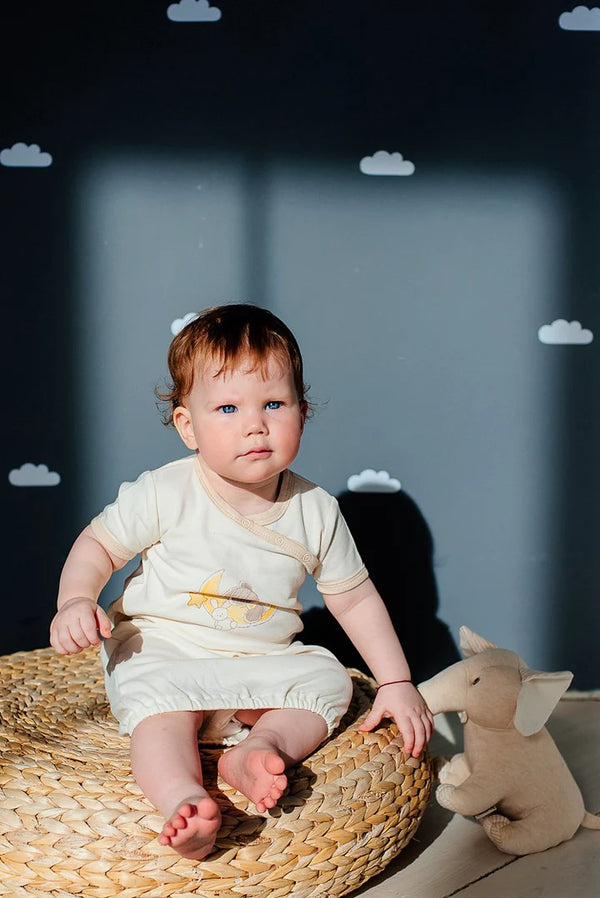  bebé  con ropa y peluche de algodón orgánico